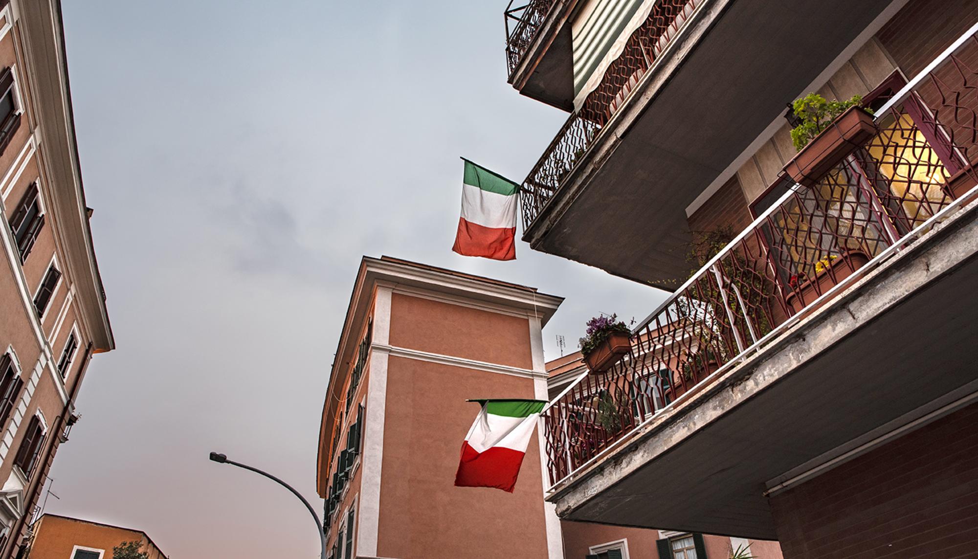Los balcones de Roma se llenaron de banderas italianas.